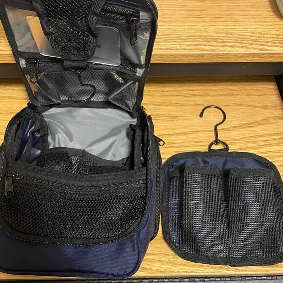 L.L. Bean travel toiletry bag - Picture 6 of 7